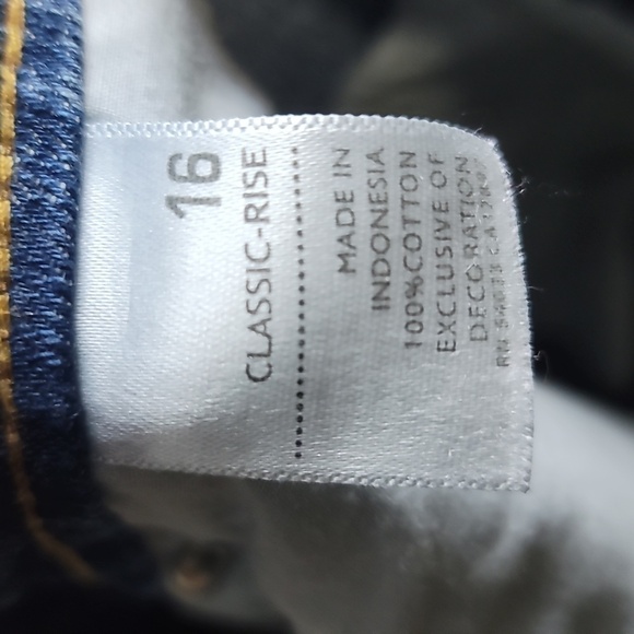 OLD Navy Classic Rise Denim Bermuda Shorts - Picture 8 of 8